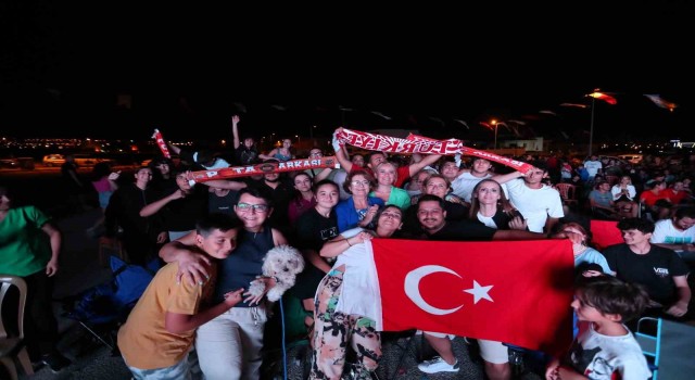 Şampiyonluk coşkusu Merkezefendide yaşandı