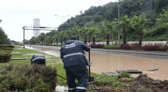 Samsun Büyükşehir Belediyesi selde 42 kişiyi kurtardı