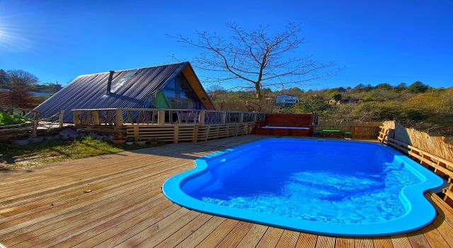 Sapanca Bungalov'da Kışın Büyüsü: Karların Altında Sıcak Bir Havuz Keyfi