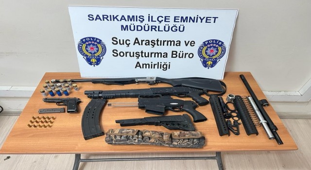 Sarıkamışta çok sayıda silah ve mühimmat ele geçirildi