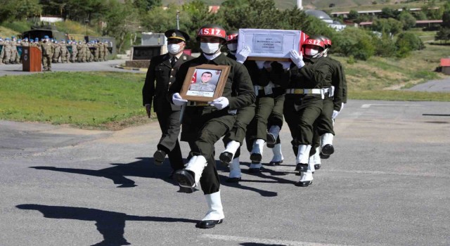 Şehit Piyade Er Akının naaşı memleketine uğurlandı