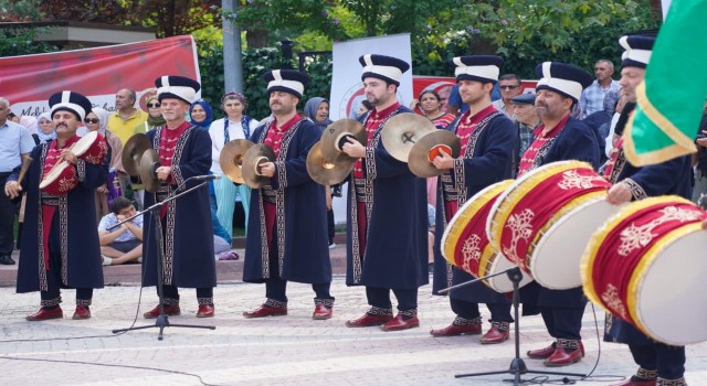 Şeyh Edebali Türbesinde mehteran eşliğinde şifalı pilav ikramı