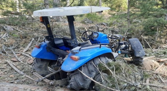 Simavda devrilen traktörün altında kalan kişi hayatını kaybetti