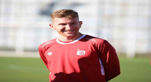 Sivassporun yeni transferi Burak Kapacak ilk idmanına çıktı
