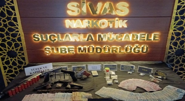 Sivasta uyuşturucu operasyonları, binlerce lira ele geçirildi