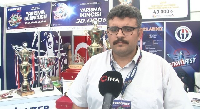 TEKNOFESTte 1inci olan depremzede öğrenciler ödüllerini Cumhurbaşkanı Erdoğandan aldı