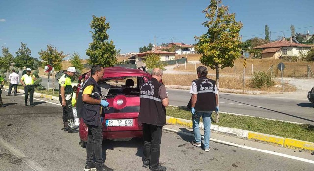 Ters yöne giren çekici ile ticari araç çarpıştı: 5 yaralı