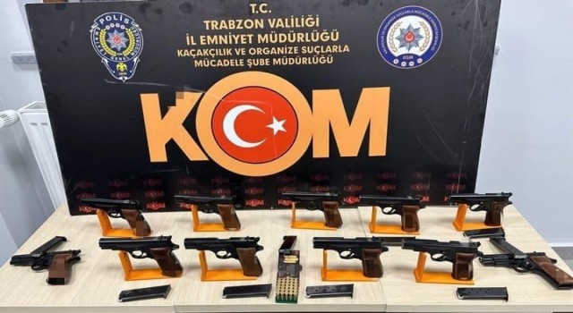 Trabzonda araç içinde 11 ruhsatsız tabanca ele geçirildi