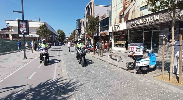 Trafik ekipleri cadde için teyakkuza geçti