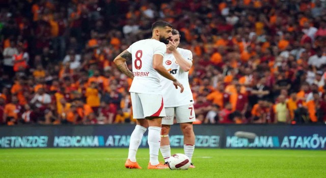 Trendyol Süper Lig: Galatasaray: 3 - Samsunspor: 0 (İlk yarı)