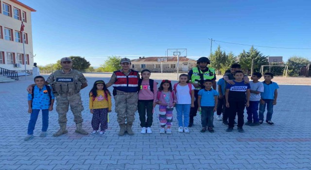 Tuncelide öğrenci güvenliği için asayiş ve trafik denetimleri