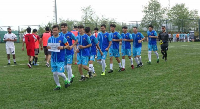 Türkiyede yaşayan göçmenler futbol turnuvasında bir araya geldi