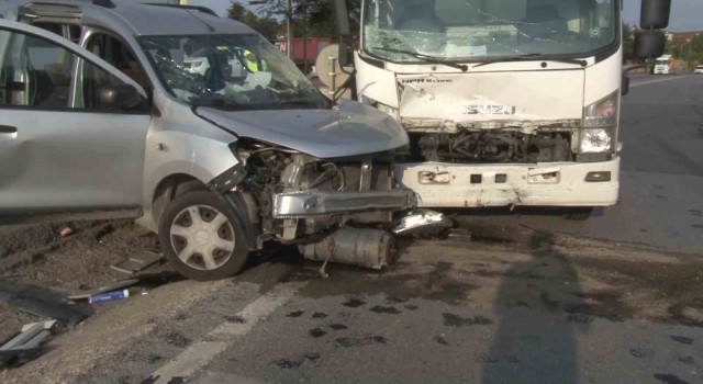 Tuzlada trafik kazası: 2 yaralı