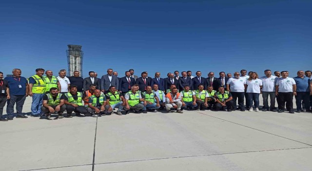 Ulaştırma ve Altyapı Bakanı Uraloğlu: “Sabiha Gökçen Havalimanımızın 2inci pistini iniş ve kalkışa müsait duruma getirdik”