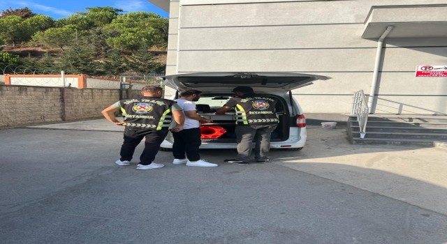 Ümraniyede yolu keserek drift atan sürücülere toplam 50 bin 480 TL ceza kesildi
