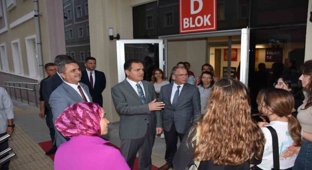 Vali Akbıyık öğrenci yurtlarında inceleme gerçekleştirdi