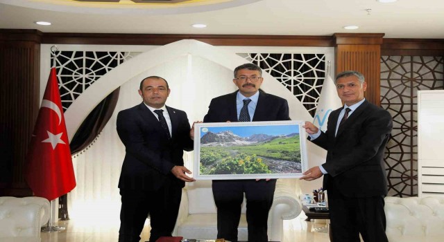 Vali Çelik: Hakkarinin eşsiz güzellikleri olan bir doğası var