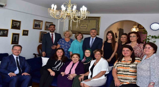 Vali Ünlü ve eşinden Mübeccel Kafkaslıya evinde ziyaret
