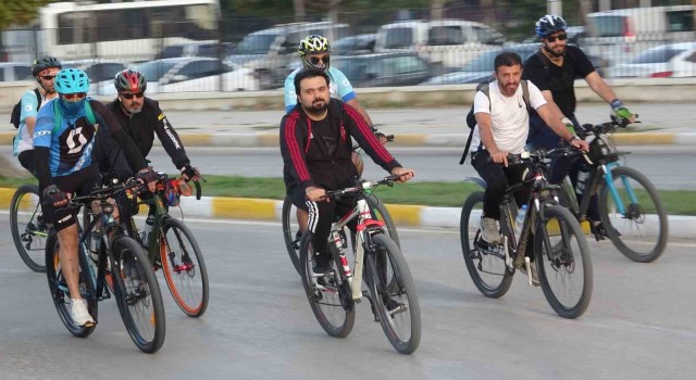 Vanda bisikletliler sağlıklı yaşam için pedal çevirdi