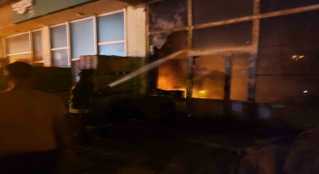 Vanda iş yeri yangını