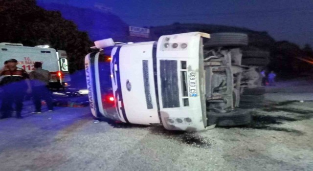 Virajı alamayan kamyon yan yattı: 5 yaralı