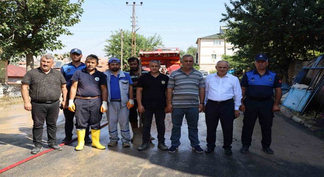 Yahyalıda sel temizliği aralıksız devam ediyor