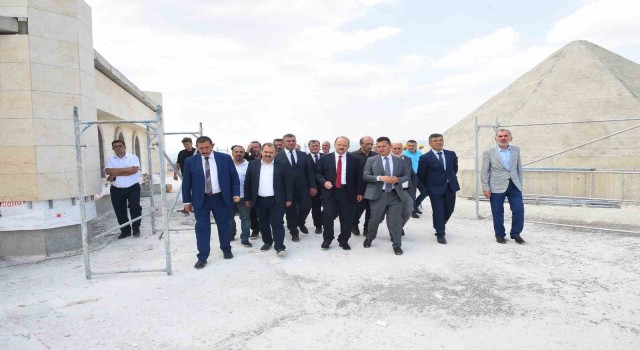 Yarım kalan üniversite camisinde çalışmalara yeniden başlandı