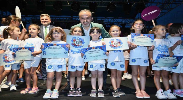 Yaz spor okullarına coşkulu veda