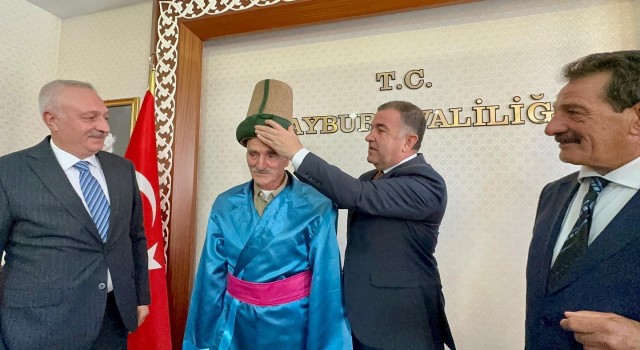 Yılın Ahisi Kabana kaftanını Vali Eldivan giydirdi