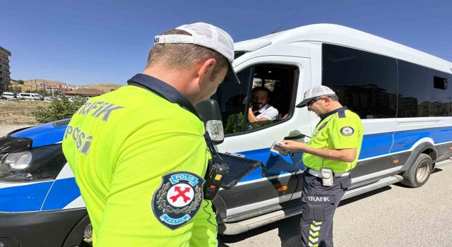 Yüksekovada toplu taşıma araçları denetlendi