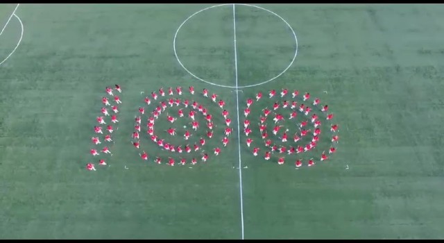 120 öğretmenden 100üncü yıla özel zeybek gösterisi