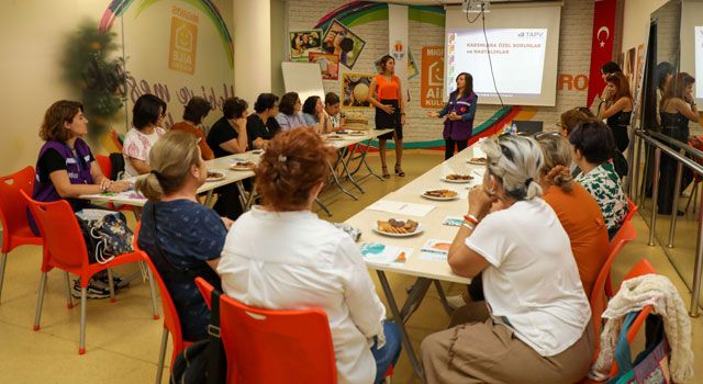 Adana'da Kadınlara Kadın Sağlığı Semineri Verildi