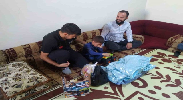 AFAD ekiplerini duygulandıran karşılaşma: Depremde kurtardıkları çocukla Suriyede görüştüler