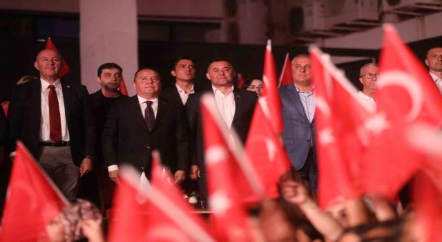 Alanya Cumhuriyetin 100. Yılını Büyükşehirin Sefo konseri ve 500 dron gösterisi ile ile kutladı