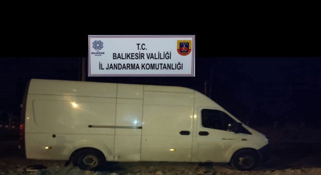 Ayvalıkta jandarma operasyonu: 34 düzensiz göçmen ve 2 organizatör yakalandı