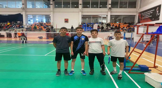 Badmintonda 2 sporcudan başarı