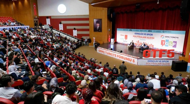 Bakan Bak, Erzurumda Genç Türkiye Forumuna katıldı