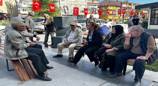 Bakan Köse vatandaşların sorunlarını dinliyor