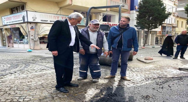 Başkan Bakkalcıoğlu asfaltlama çalışmalarına katıldı