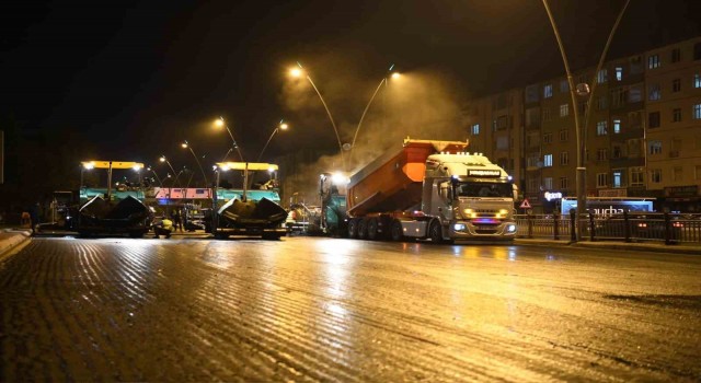 Başkan Büyükkılıç, personelin gece mesaisini yerinde inceledi