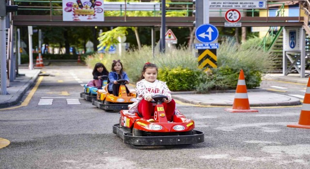 Başkentli miniklere pistte trafik eğitimi