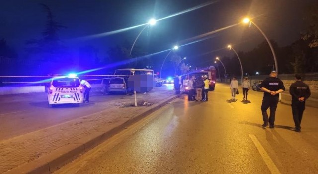 Başkentte otomobil ile minibüs çarpıştı: 1 ölü, 14 yaralı