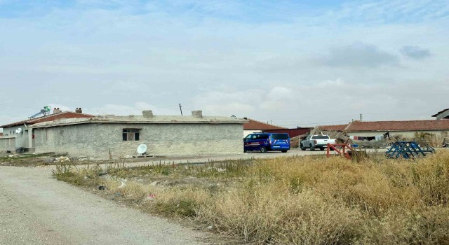 Baskın yapılan evde 20 litre sahte el yapımı viski ele geçirildi