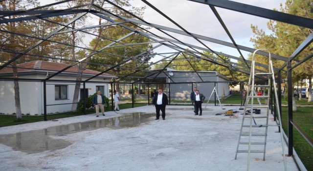 Beylikova Millet Bahçesinde çadır kafe inşaatı başladı
