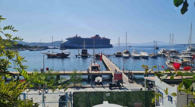 Bodruma 2 bin 63 yolcu getirdi