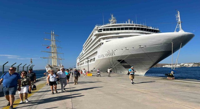 Bodruma 2 gemi ile 717 turist geldi