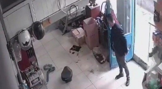 Börek tepsisini başına yedi akıllanmadı