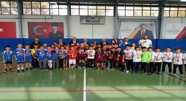 Bozüyükte ilkokul öğrencileri arası futbol turnuvası düzenlendi