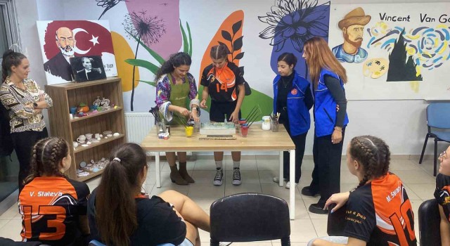 Bulgar sporcular ebru sanatı ile tanıştı