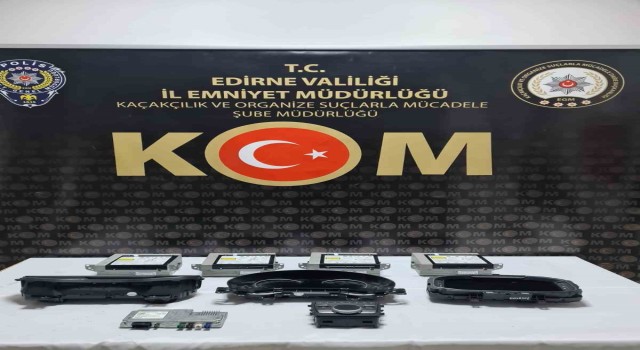 Bulgaristandan gelen tırdan gümrük kaçağı malzemeler çıktı